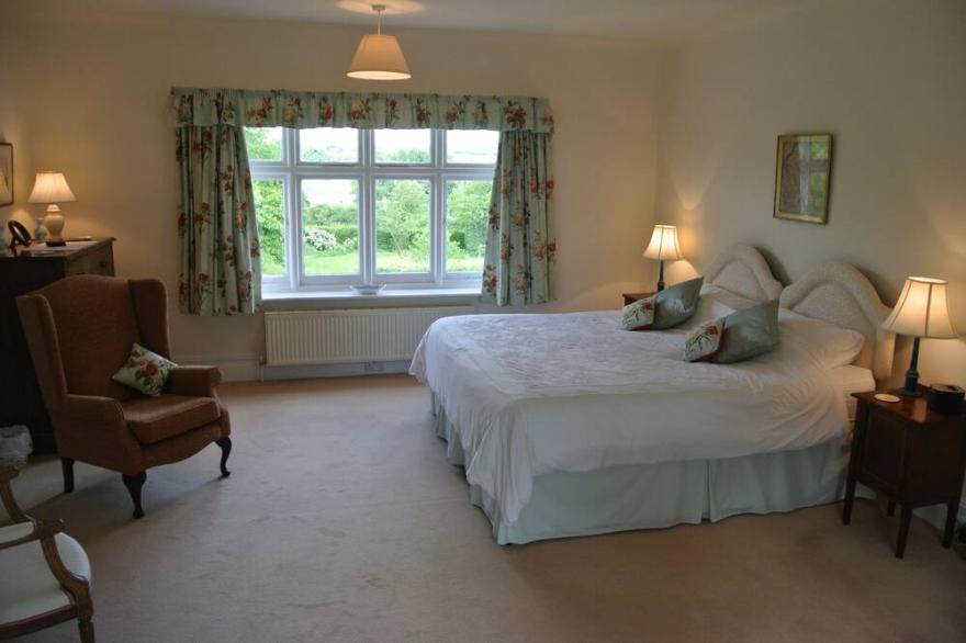 Comfortable apartment with country views on northern edge of Winchester