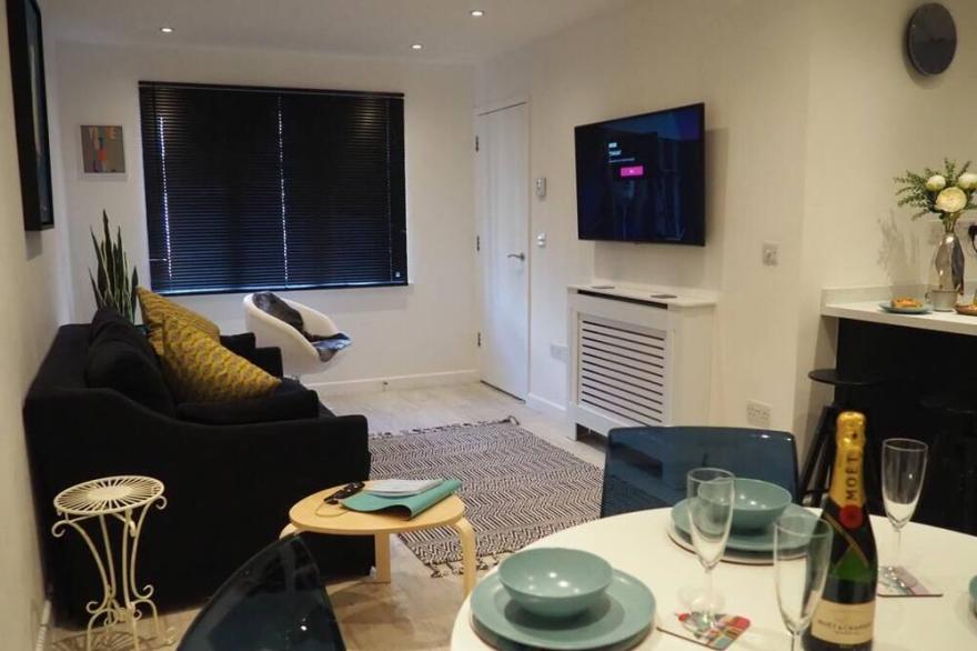 Beautiful 2BD Coastal Hideaway Central Worthing