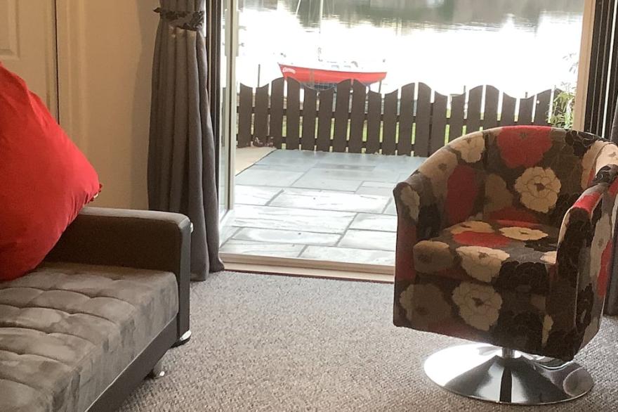 Shoreline 2 Bedroom Cottage - Spectacular Sea, Loch, Castle, Mountain Views
