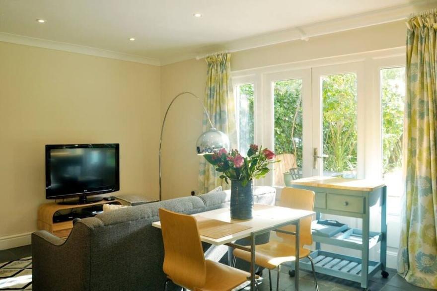 Immaculate Quiet Coach House in Garden, Birmingham