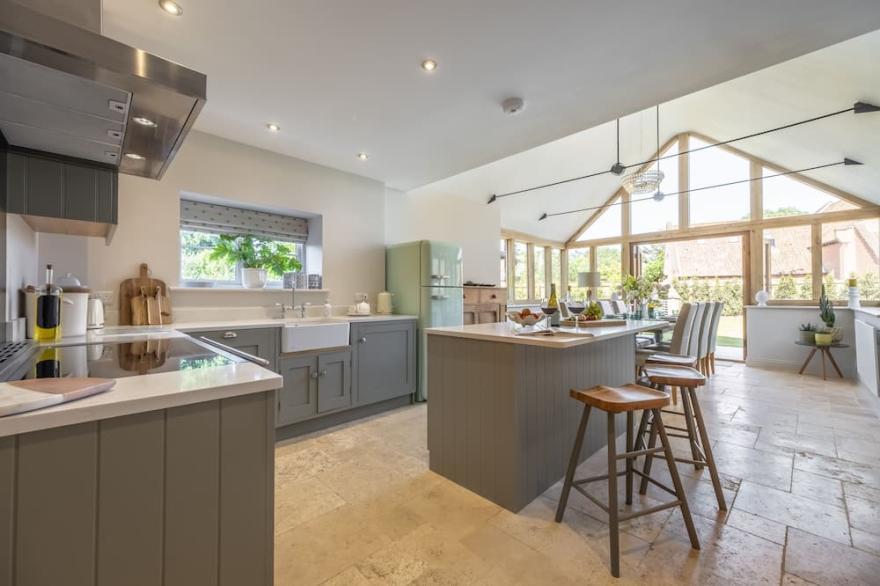 Previously a school house this property is surrounded by a fully enclosed garden