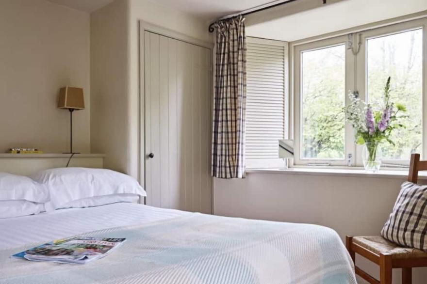 Yennadon Cottage A cool, end of terrace, 4* Gold family Devon Holiday cottage with beautiful views o