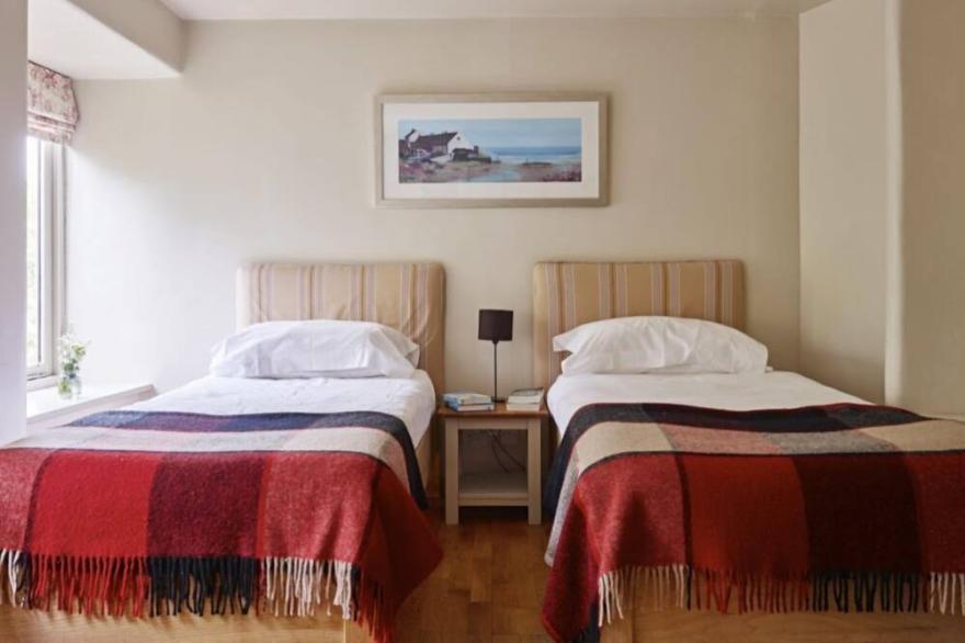 Yennadon Cottage A cool, end of terrace, 4* Gold family Devon Holiday cottage with beautiful views o