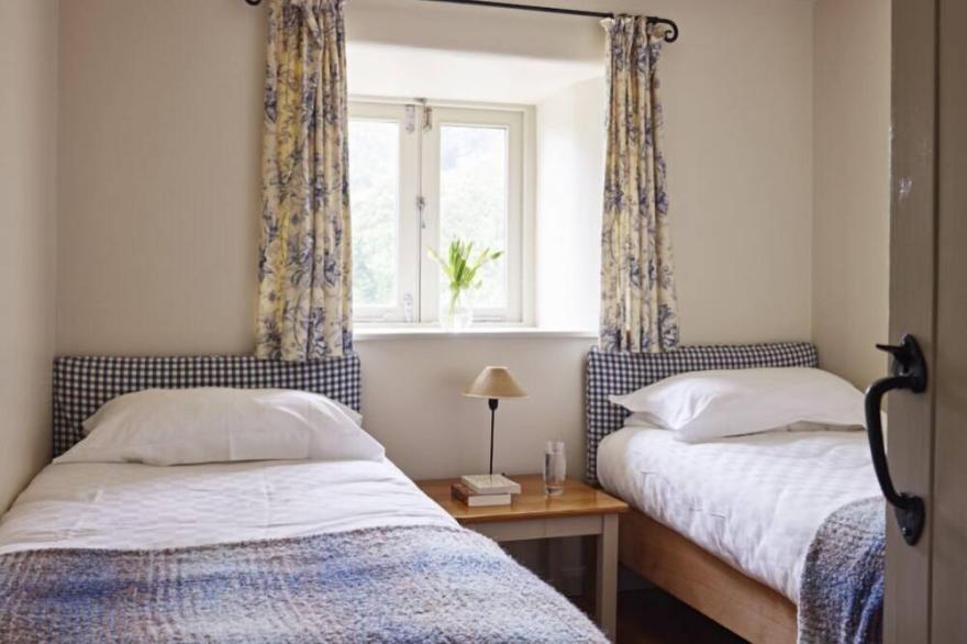 Part of the sought-after terraced cottage collection, Meavy offers 4*-Gold holiday luxury for up to