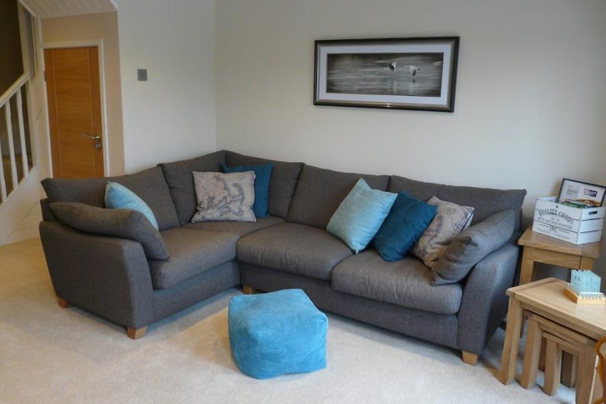 Perfect Retreat Pet Friendly Cotswold Lakeside Lodge, 3 Bed/2 bath, free parking