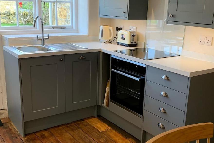 Barndown - sleeps 4 guests  in 2 bedrooms