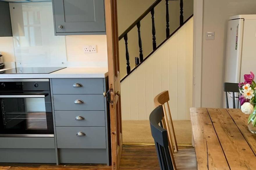 Barndown - sleeps 4 guests  in 2 bedrooms