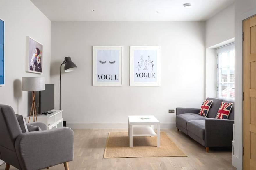 Fantastic two bedroom  Coach House in central location