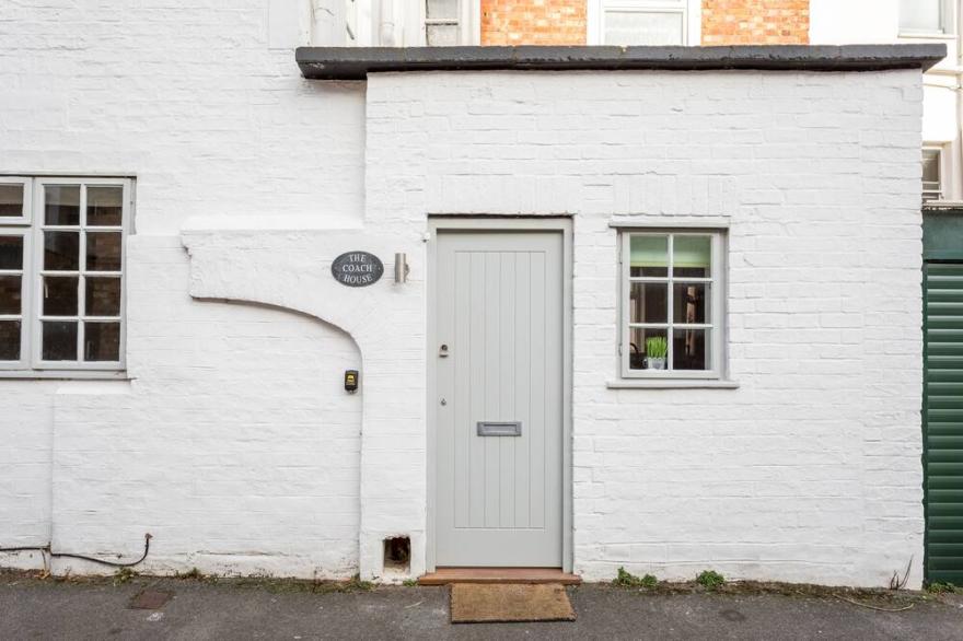 Charming Coach House in the heart of desirable Montpellier