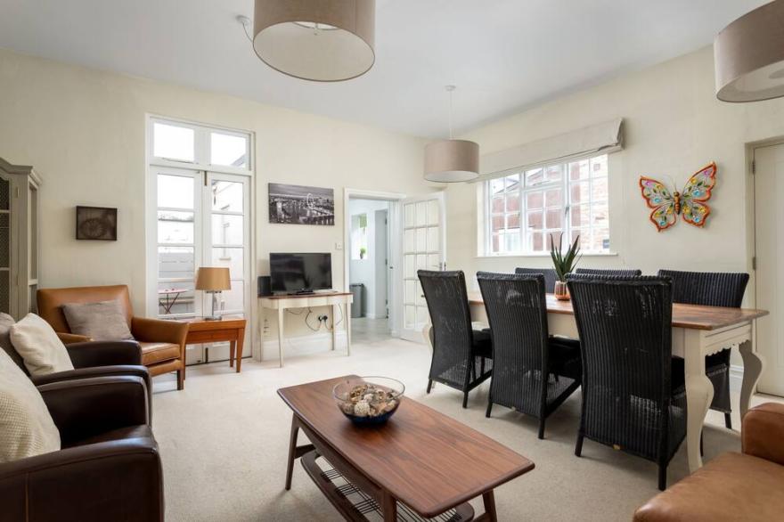 Charming Coach House in the heart of desirable Montpellier