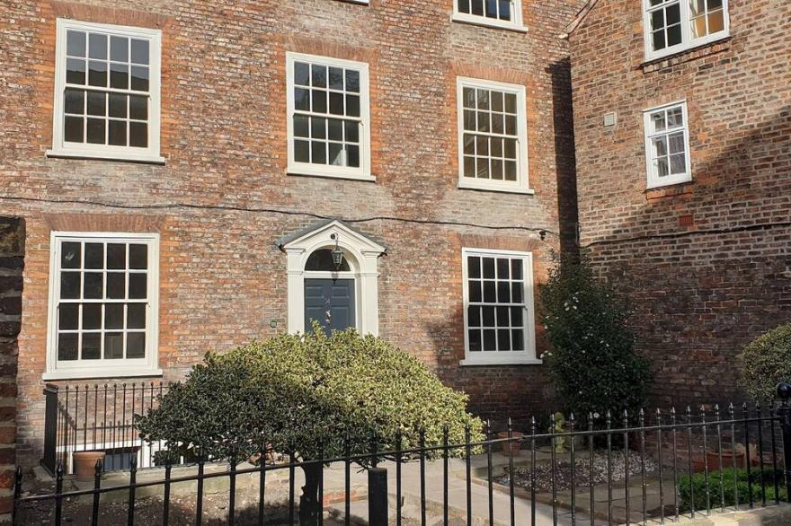 14 St Saviours Place, YORK