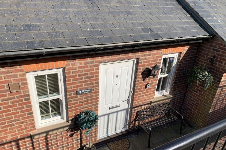 HARBOUR WALK, pet friendly, country holiday cottage in Whitby