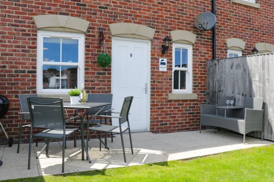 HARBOUR WALK, pet friendly, country holiday cottage in Whitby