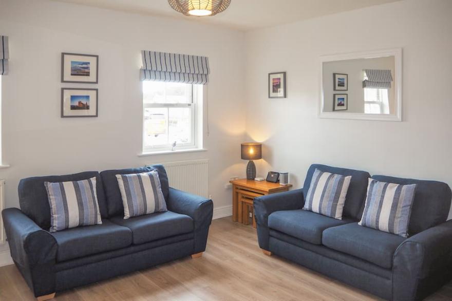 HARBOUR WALK, pet friendly, country holiday cottage in Whitby