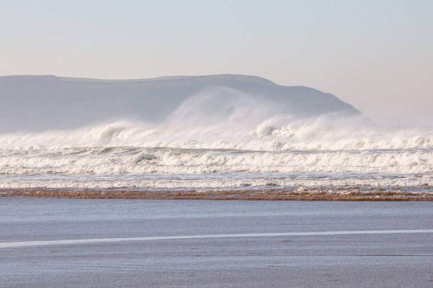 BEACH LODGE, family friendly, country holiday cottage in Woolacombe