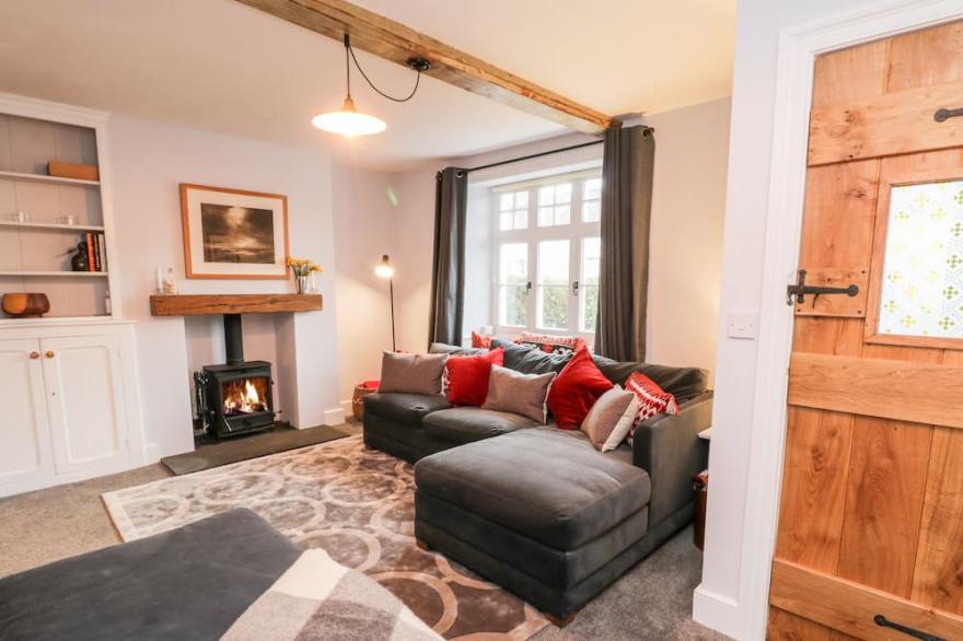 29 BONDGATE, pet friendly, character holiday cottage in Helmsley