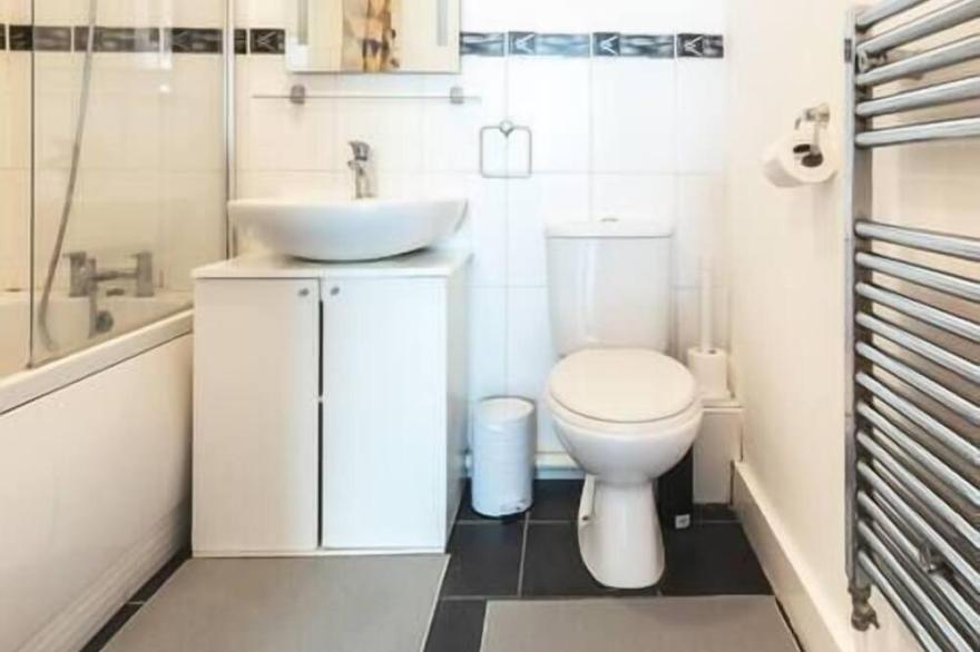 Citrine - 1 Bedroom flat sleeps 4 with parking