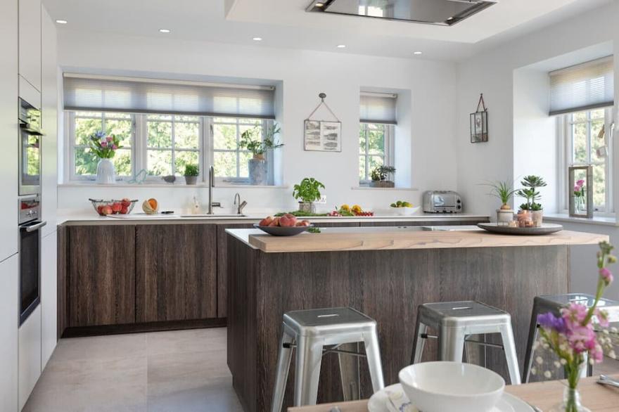 HAWKRIGG FARM, family friendly, with hot tub in Far Sawrey