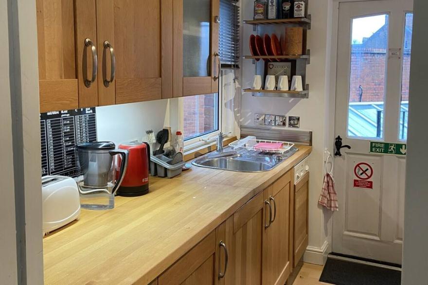 Captivating 3-Bed Apartment in Henley-on-Thames