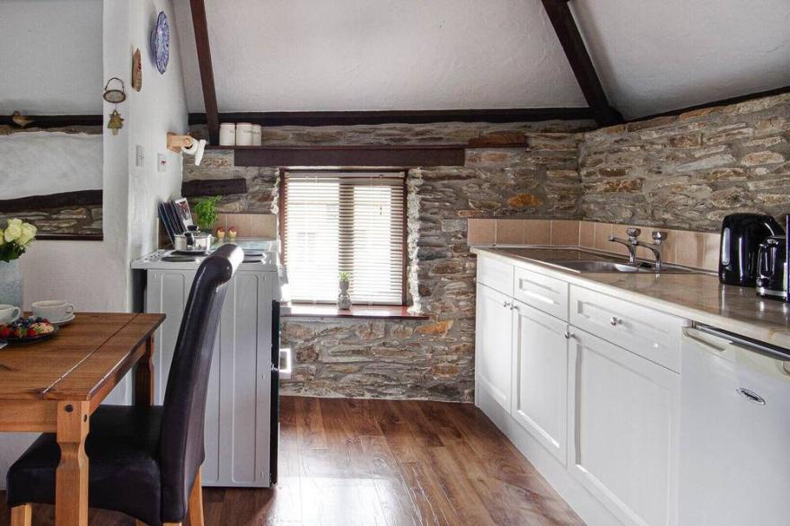 Rowan Retreat - sleeps 2 - Nr Looe and Polperro