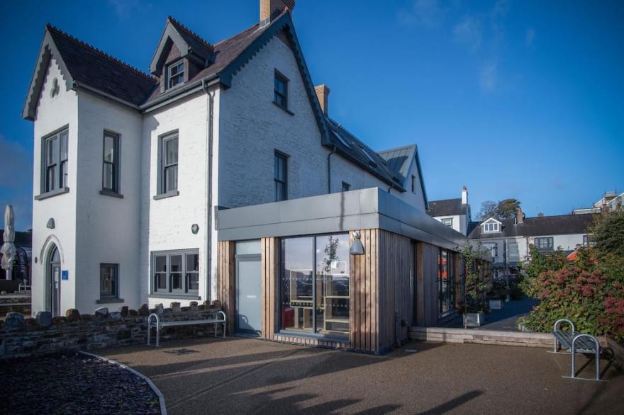 Ocean Cabins No 6 @ The Square - Saundersfoot
