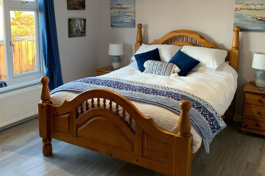 MONEYDARRAGE COTTAGE -  mountain and sea views (Hot Tub available for hire)