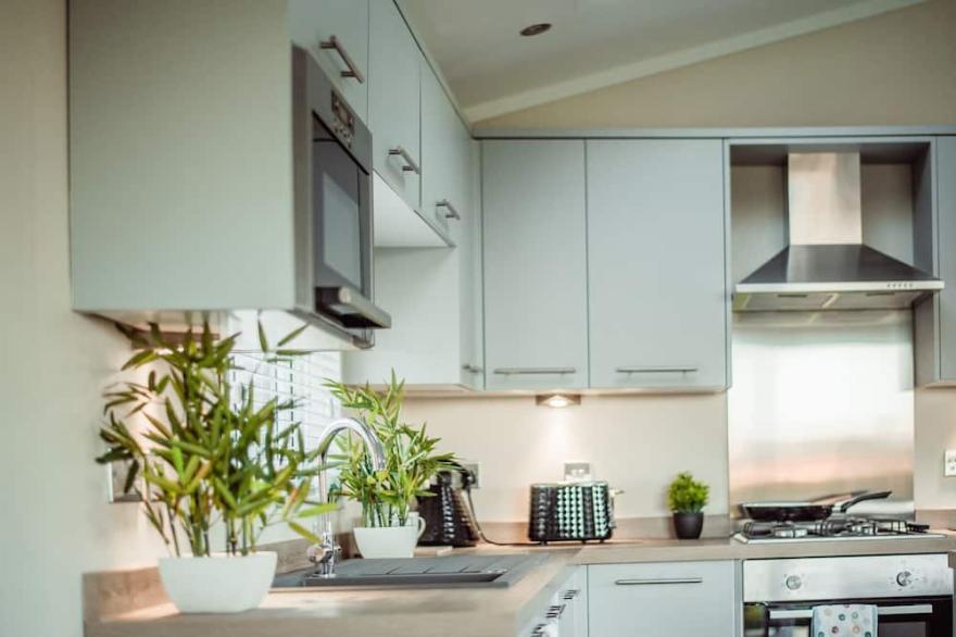 Lux Phantom -  a lux lodge that sleeps 8 guests  in 3 bedrooms