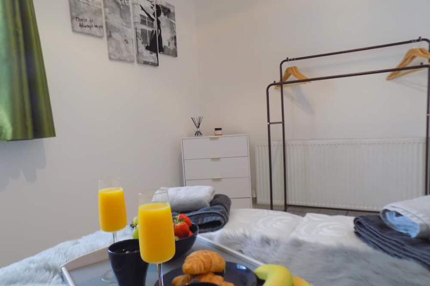 Villa Mimosa 2 - Your perfect Cardiff stay with Sotero Lettings & Management
