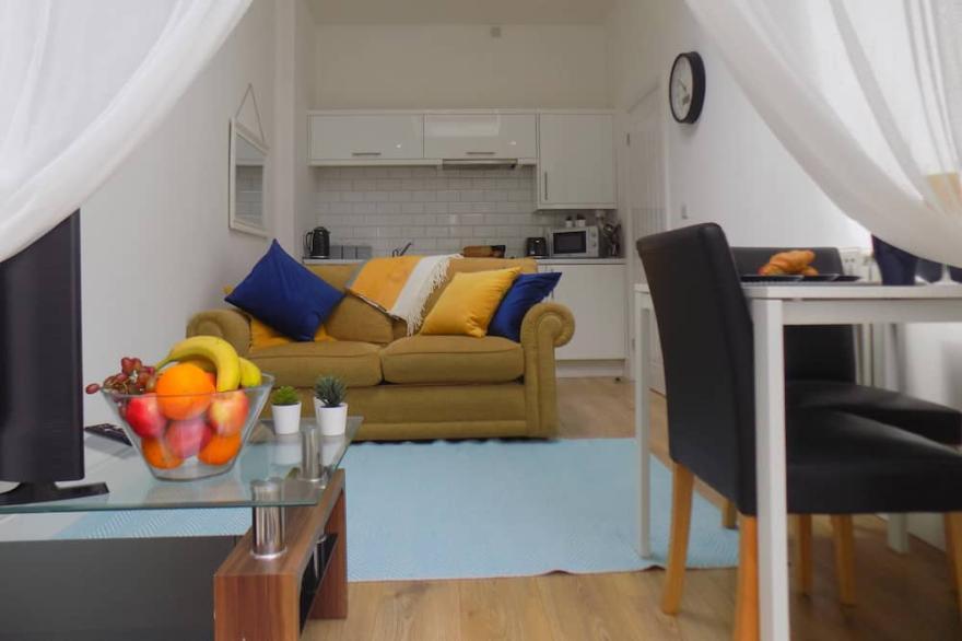 Villa Mimosa 2 - Your perfect Cardiff stay with Sotero Lettings & Management