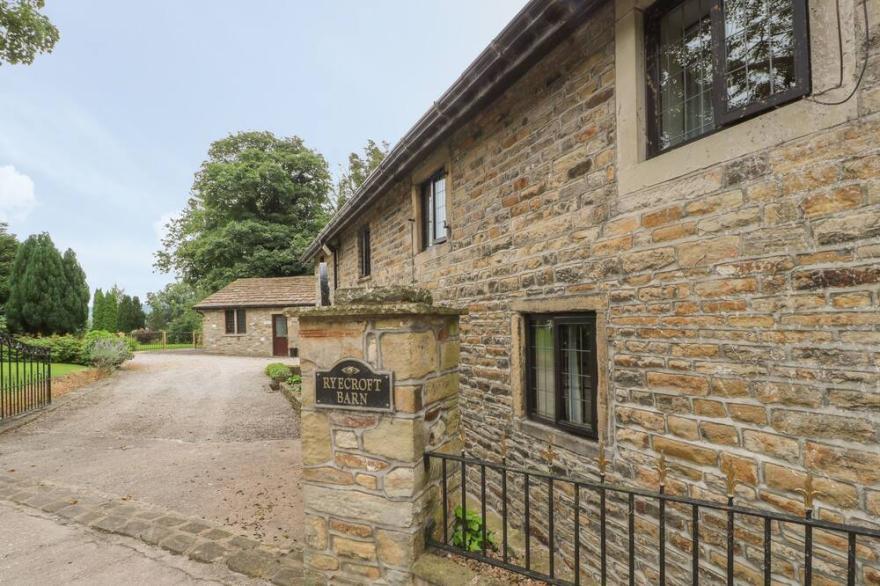 RYECROFT BARN, pet friendly in Cross Hills