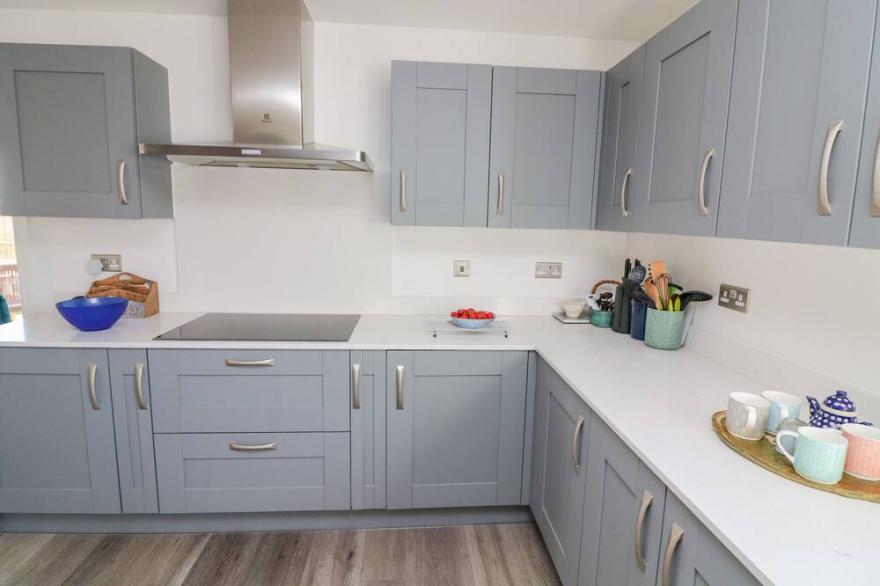 DRIFTWOOD, 29 FURZEDOWN ROAD, pet friendly in Malborough