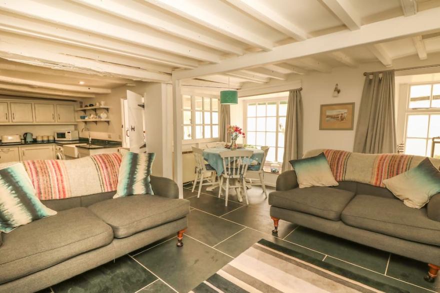 COUSHAM COTTAGE, pet friendly, with open fire in Kingsand And Cawsand