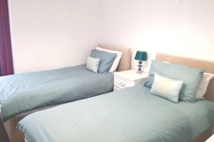 Riverside 2 - Two Bedroom Apartment, Sleeps 6
