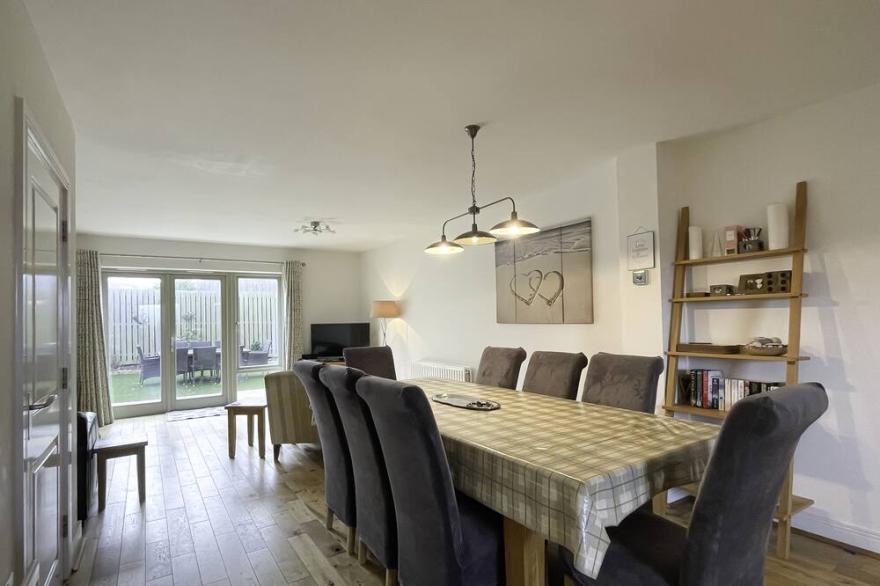 Spacious and stylish 4-bed townhouse in Dorset | Sea Views - Sleeps 8