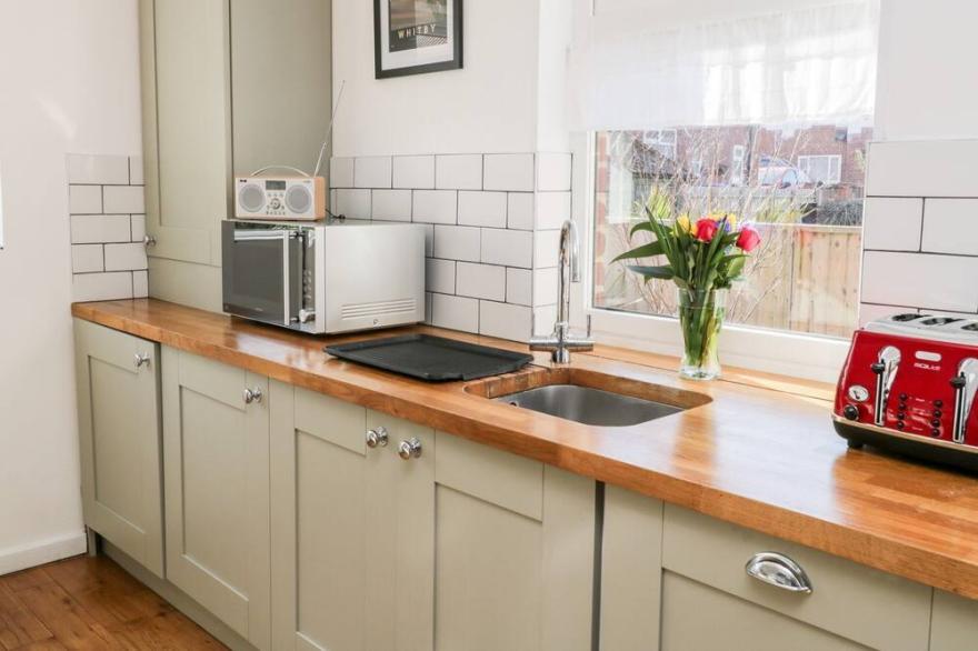 FERN HOUSE, family friendly, country holiday cottage in Whitby