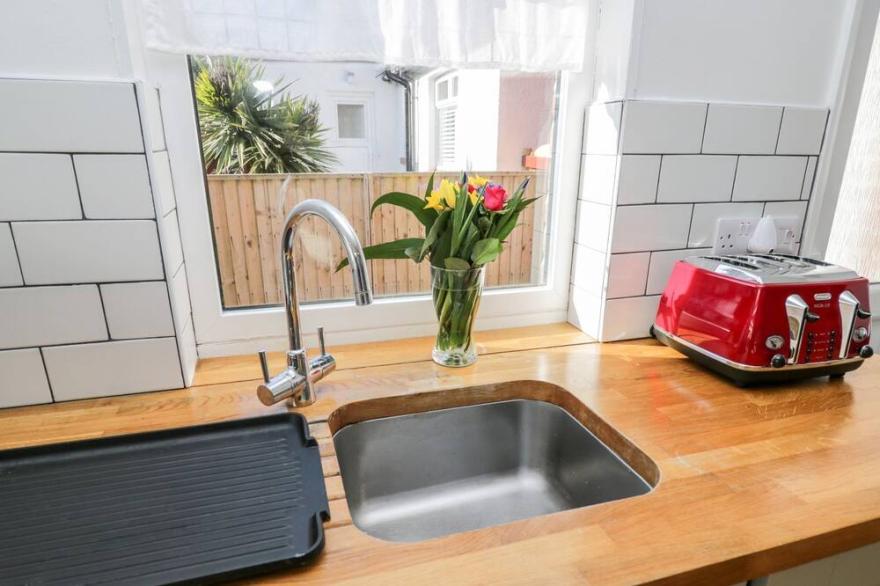 FERN HOUSE, family friendly, country holiday cottage in Whitby