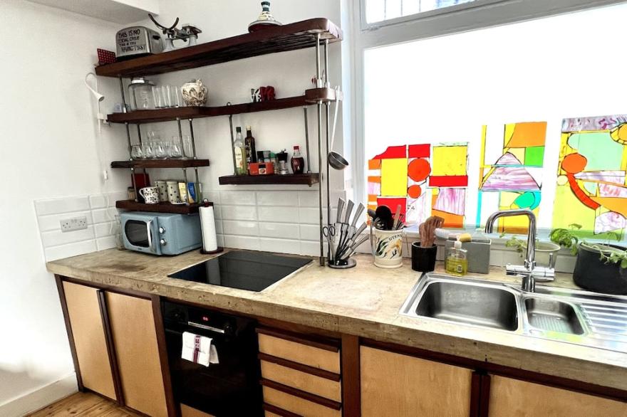 Spacious 2 bedroom flat, 2 minutes from Broadway Market