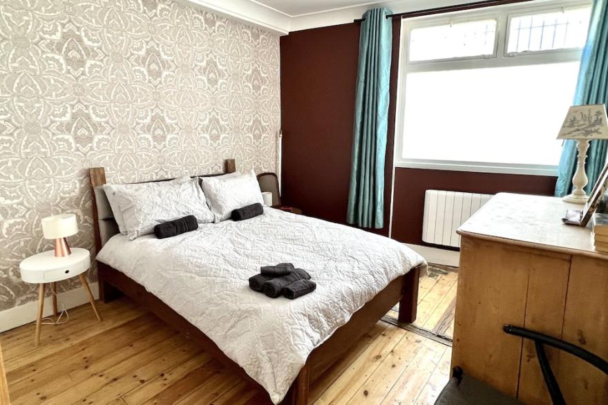 Spacious 2 bedroom flat, 2 minutes from Broadway Market
