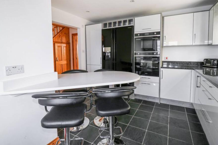 JACKS MEWS, pet friendly, country holiday cottage in Tintagel