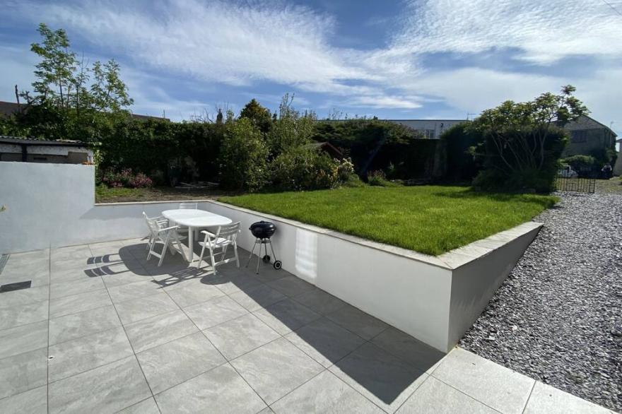ORCHARD COTTAGE is a stylish, beautifully presented holiday 2 bedroon cottage