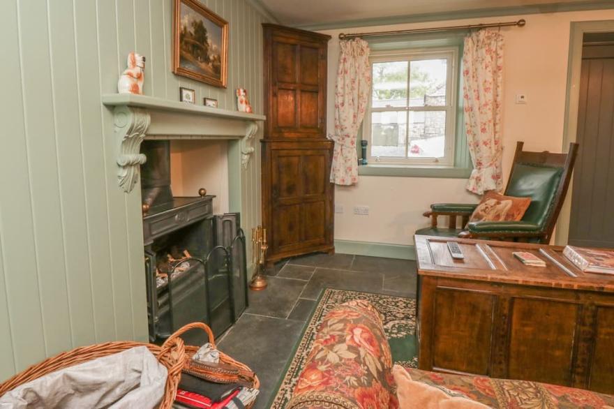FALDARROCH FARM, family friendly, with open fire in Newton Stewart