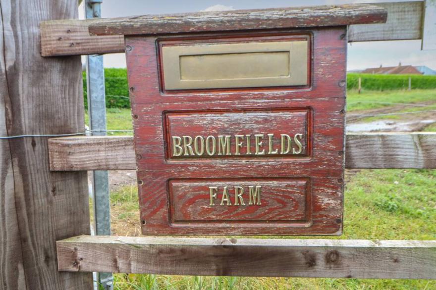 THE CHALET, with open fire in Welbury