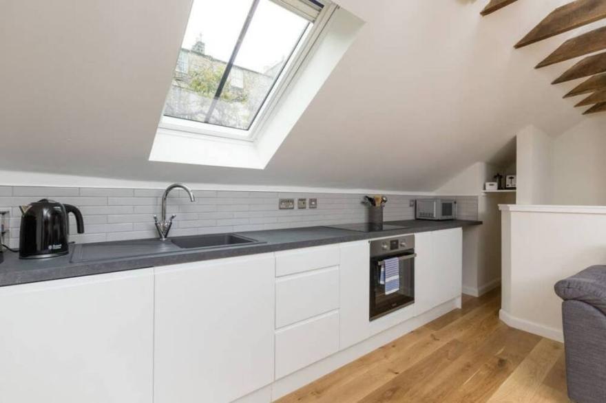 Cool Mews House in The Heart of the City