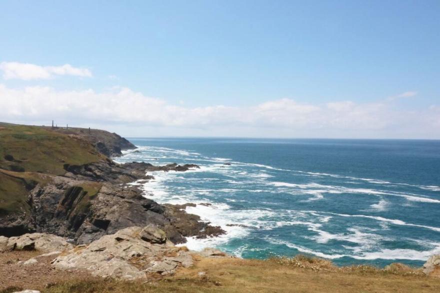 THE QUILLET, character holiday cottage, with a garden in Pendeen