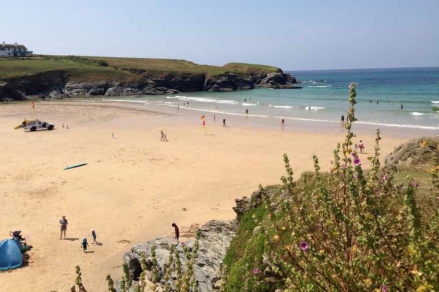 Spacious Cornish cottage, (8) & dog, hot-tub, privacy, sea views, parking.