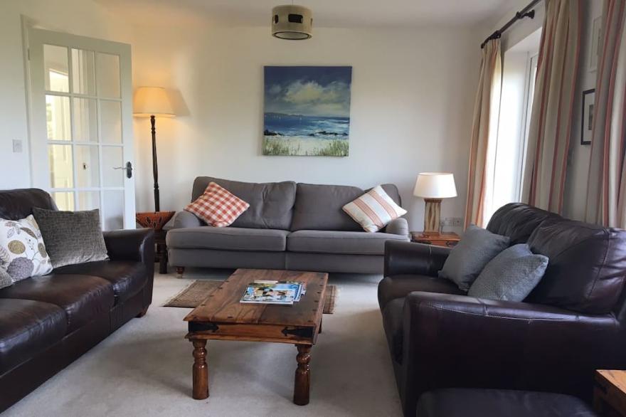 Spacious Cornish cottage, (8) & dog, hot-tub, privacy, sea views, parking.