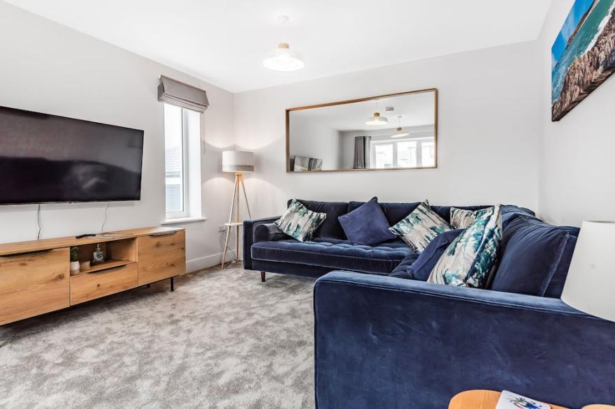 CHI GWYNN, pet friendly, luxury holiday cottage in Crantock