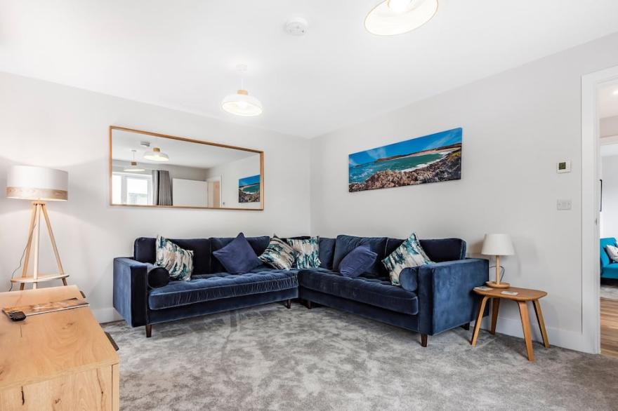 CHI GWYNN, pet friendly, luxury holiday cottage in Crantock