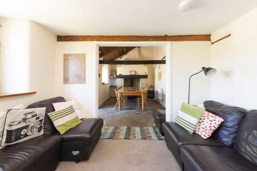 Large, comfortable Self Catering Cottage Set In Beautiful Countryside