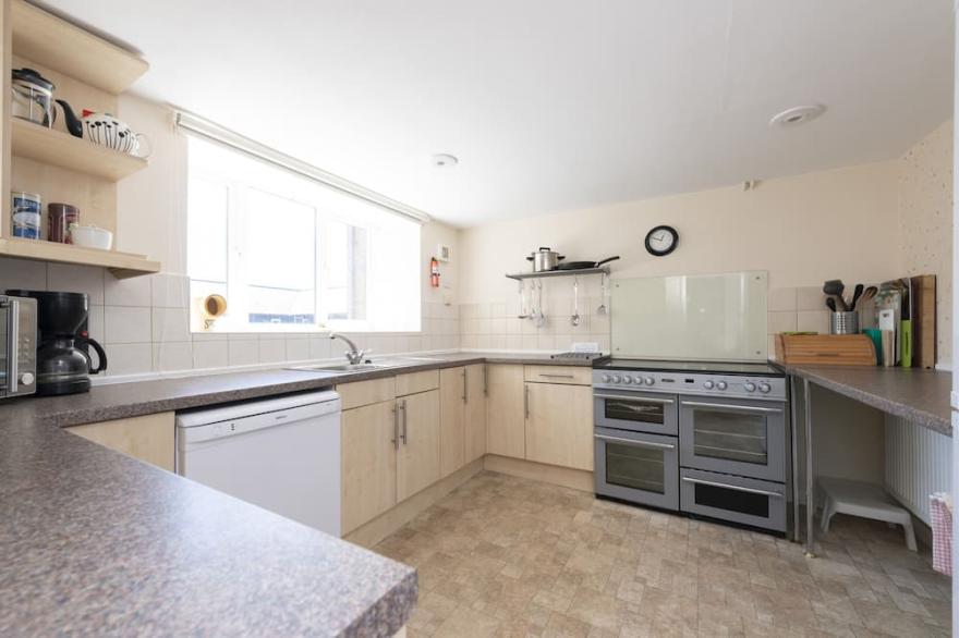 Large, comfortable Self Catering Cottage Set In Beautiful Countryside